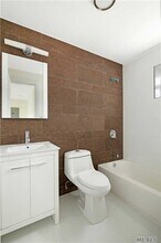 95-04 Allendale St-Unit -2nd Fl in Queens, NY - Building Photo - Building Photo