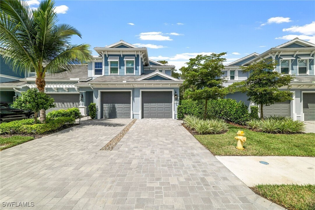 2614 Seychelles Cir in Naples, FL - Building Photo