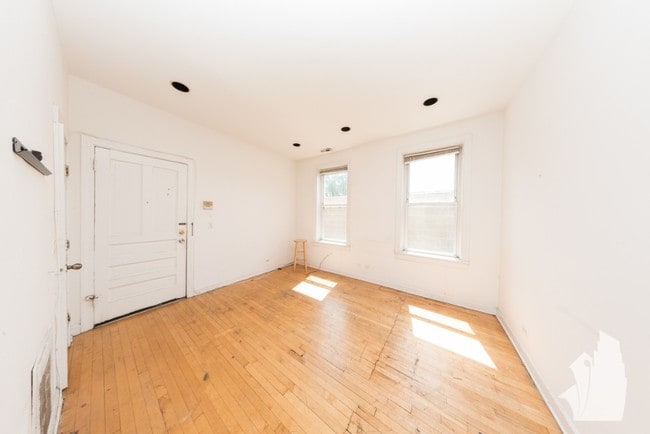 2318 N Southport Ave in Chicago, IL - Building Photo - Building Photo