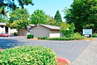 20125 SW Tualatin Valley Hwy in Beaverton, OR - Building Photo - Building Photo