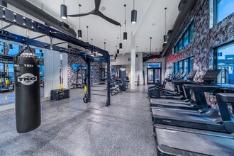 Birchway Tropicana in Las Vegas, NV - Foto de edificio - Building Photo