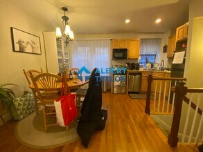 16 Cedar Lane Way, Unit 1 in Boston, MA - Foto de edificio - Building Photo