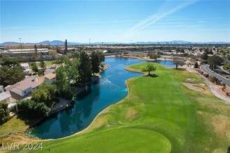 4810 Black Bear Rd in Las Vegas, NV - Building Photo - Building Photo