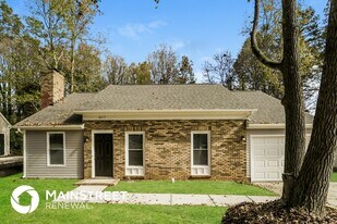 8217 Meadowdale Ln in Charlotte, NC - Building Photo