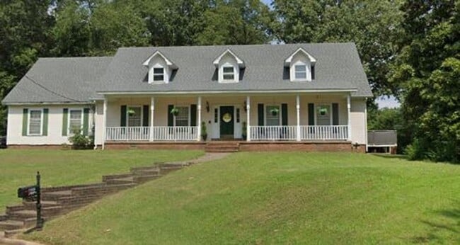 property at 1008 Parkway Cove