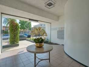 1933 S Bedford St in Los Angeles, CA - Foto de edificio - Building Photo