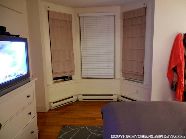 506 E Broadway, Unit 6 in Boston, MA - Foto de edificio - Building Photo