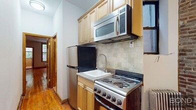 504 West 44th Street in New York, NY - Foto de edificio - Floor Plan