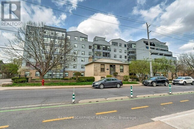 175 Hunter St E in Hamilton, ON - Building Photo - Building Photo