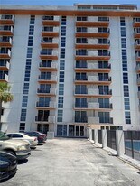 2075 NE 164th St in North Miami Beach, FL - Building Photo