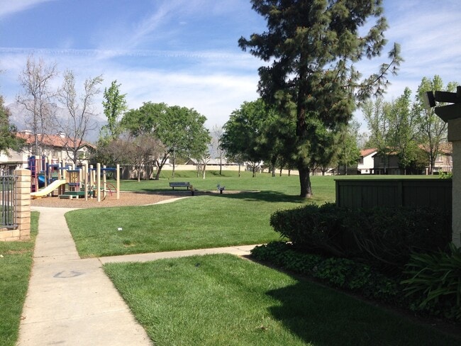 10156 Shady Oaks Dr in Rancho Cucamonga, CA - Building Photo - Building Photo