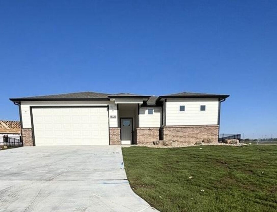 960 Long Path Ct in Goddard, KS - Building Photo