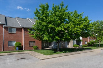 Erlanger Lakes Condos in Erlanger, KY - Foto de edificio - Building Photo