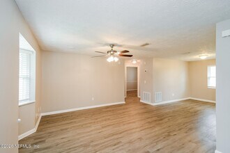 1721 Stacey Ct in Middleburg, FL - Building Photo - Building Photo