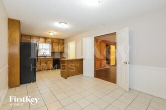 2937 Pebble Ln SW in Snellville, GA - Foto de edificio - Building Photo