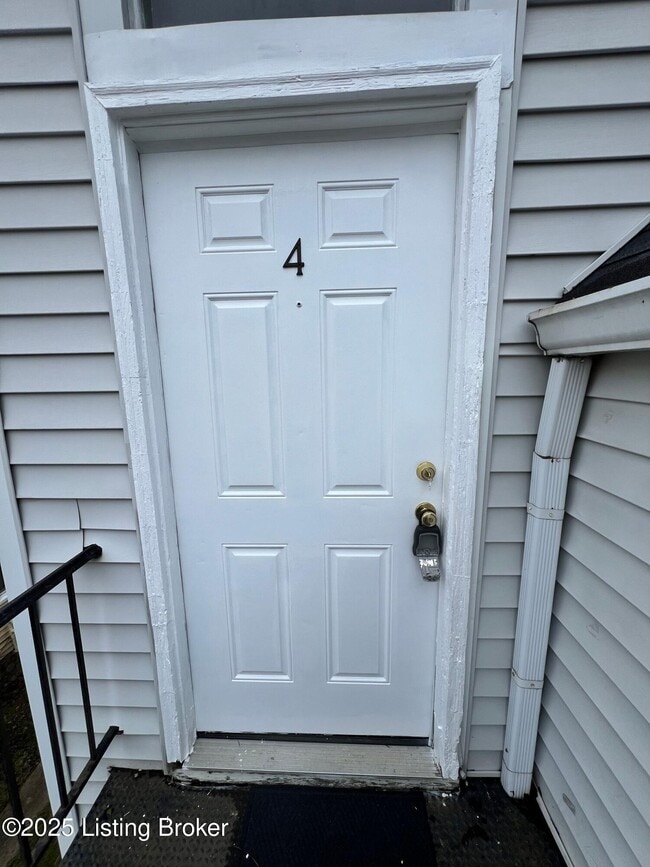 2005 Woodbourne Ave in Louisville, KY - Building Photo - Building Photo