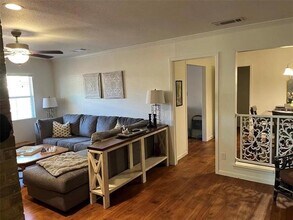 2214 Vanderbilt Ct in Denton, TX - Foto de edificio - Building Photo