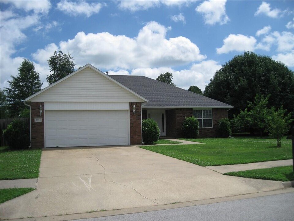 2003 SW Fir Ave in Bentonville, AR - Building Photo