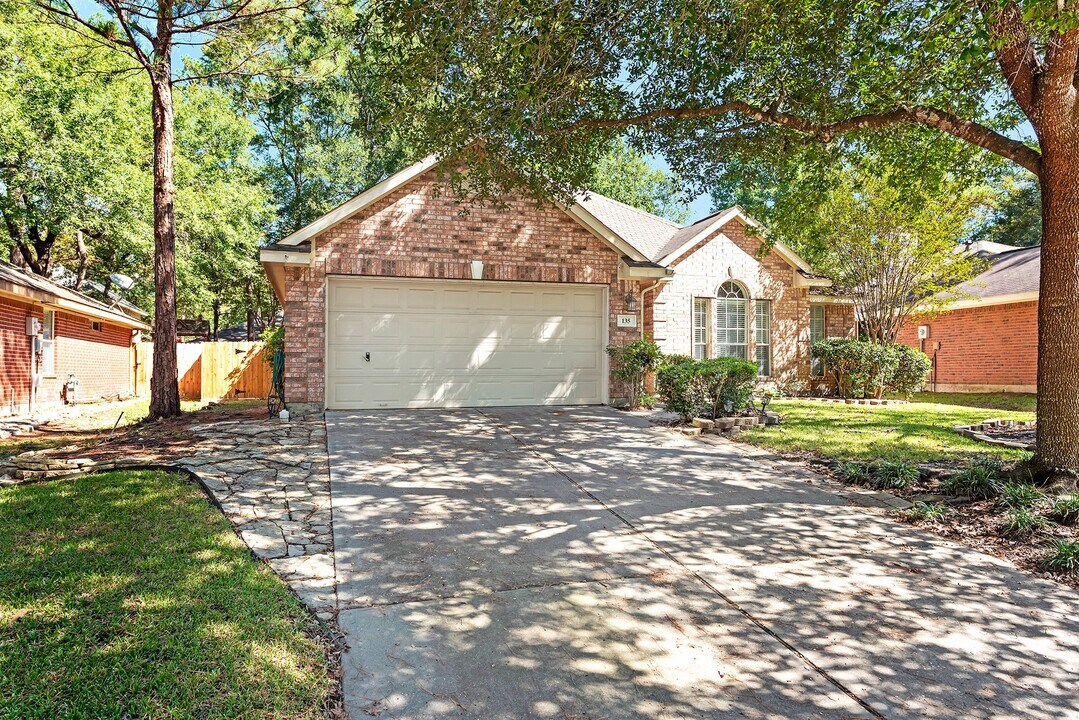 135 W Russet Grove Cir in Conroe, TX - Building Photo