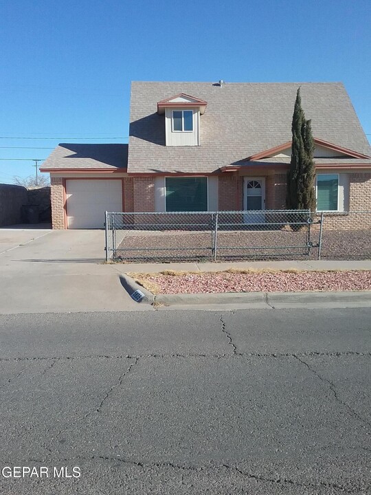 5804 Dearborne Dr in El Paso, TX - Building Photo