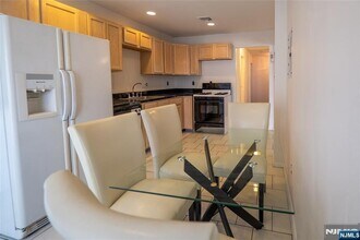 65 2nd St in Cliffside Park, NJ - Building Photo - Building Photo