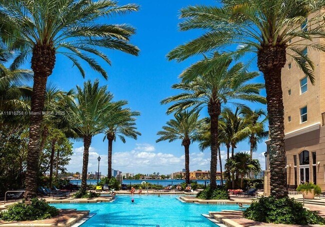 17100 N Bay Rd, Unit PH1912 in Sunny Isles Beach, FL - Building Photo - Building Photo