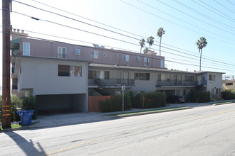 11330 Ohio Ave in Los Angeles, CA - Foto de edificio - Building Photo