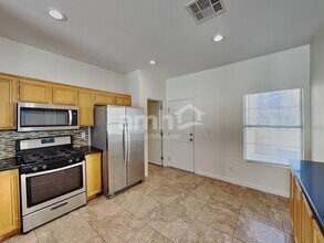1660 Encarta St in Las Vegas, NV - Building Photo - Building Photo