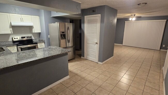 7210 N Manhattan Ave, Unit Manhattan 2011