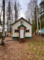 410 Gilbert Dr in Fairbanks, AK - Building Photo