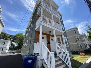 22 Rice St, Unit 2 in Cambridge, MA - Foto de edificio - Building Photo