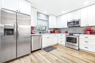 2201 Pine Dr in Tarpon Springs, FL - Building Photo - Building Photo