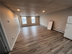 83 E Main St in Gouverneur, NY - Foto de edificio - Building Photo