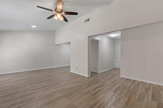 325 Heartwood Dr in Austin, TX - Building Photo - Building Photo