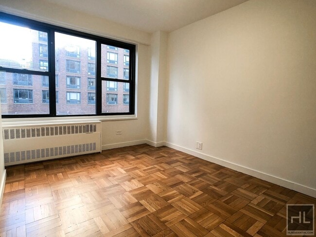 Fourth Avenue in New York, NY - Building Photo - Building Photo