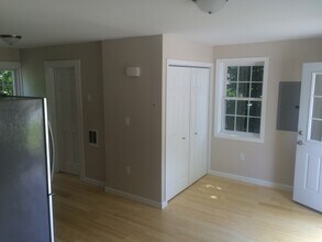15 Crescent St in Derry, NH - Building Photo - Building Photo