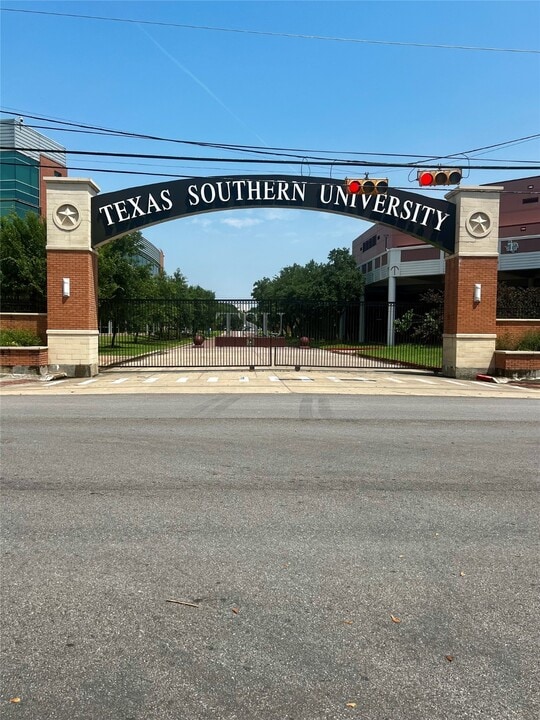 4210 Ennis St in Houston, TX - Building Photo