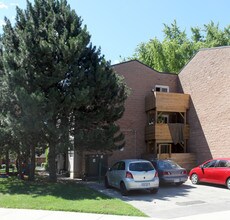 72-84 Lambertlodge Ave in Toronto, ON - Building Photo - Building Photo