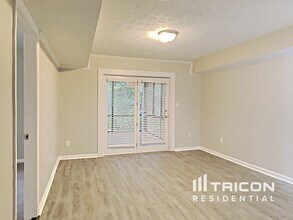 135 Victoria Dr in Ellenwood, GA - Building Photo - Building Photo