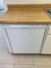 2340 Benidorm Cir-Unit -104 in Corona, CA - Foto de edificio - Building Photo