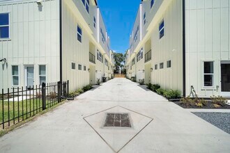 1015 W 24th St in Houston, TX - Building Photo - Building Photo