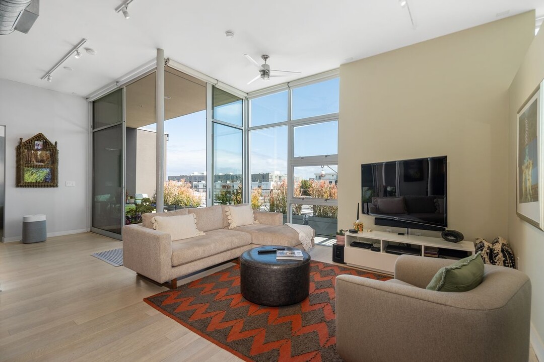 4080 Glencoe Ave, Unit 420 in Marina Del Rey, CA - Foto de edificio
