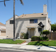 2114 Delaware St in Huntington Beach, CA - Building Photo - Building Photo