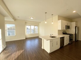 81 Amory St, Unit 401 Apartamentos