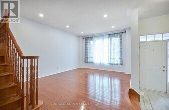 198 Annapolis Cir in Ottawa, ON - Building Photo - Building Photo