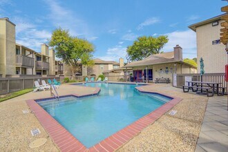 1900 Bay Area Blvd in Houston, TX - Building Photo - Building Photo