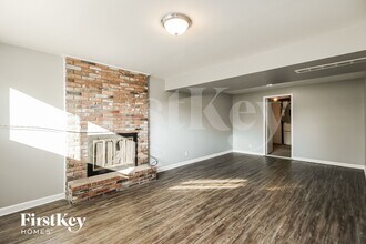 9436 Craig Dr in Overland Park, KS - Foto de edificio - Building Photo