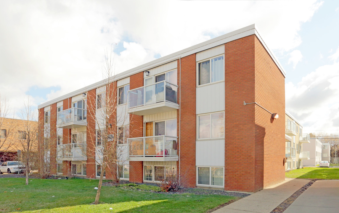 Shelain Manor in Edmonton, AB - Building Photo