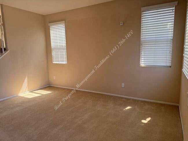 39294 Butler St in Palmdale, CA - Foto de edificio - Building Photo