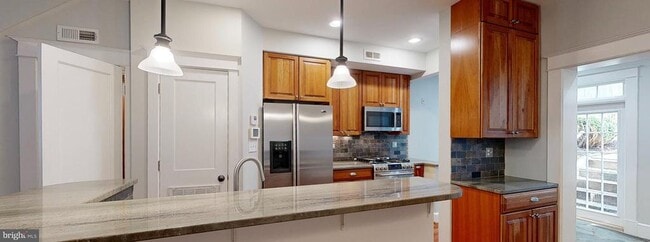 2031 37th St NW in Washington, DC - Building Photo - Building Photo